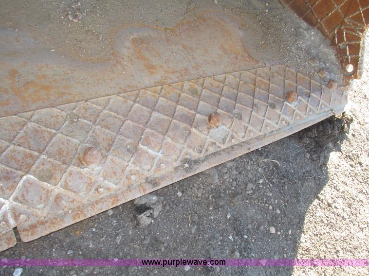 image for item G9808 Caterpillar 966G 126"W bucket