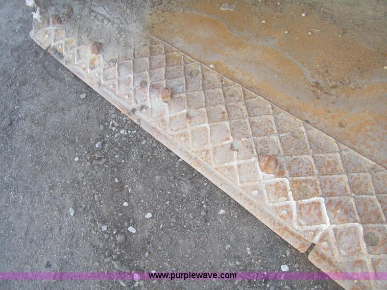 image for item G9808 Caterpillar 966G 126"W bucket