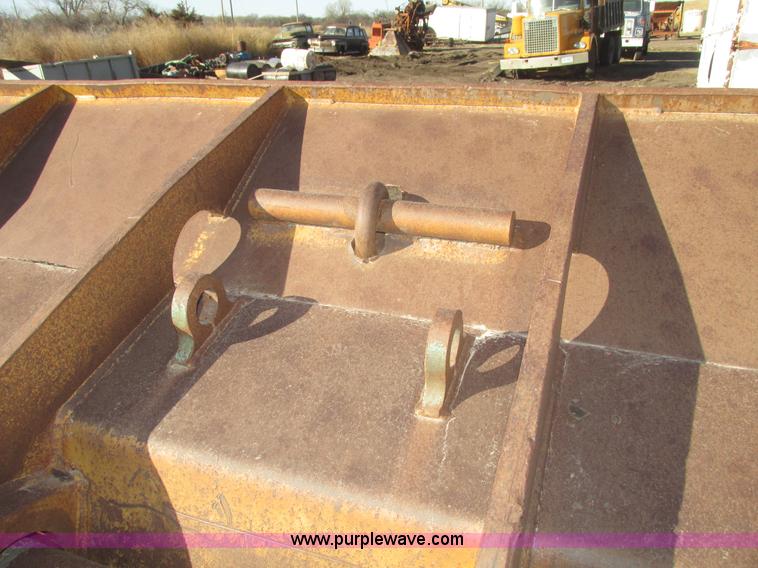 image for item G9808 Caterpillar 966G 126"W bucket