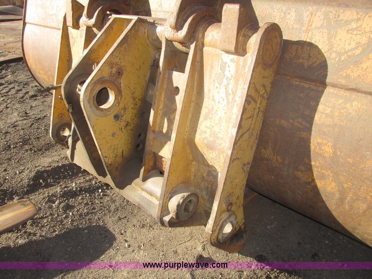 image for item G9808 Caterpillar 966G 126"W bucket