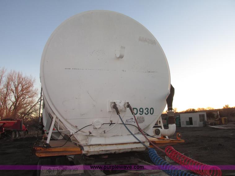 image for item G9810 1987 Bedord pneumatic quad bulk tanker trailer