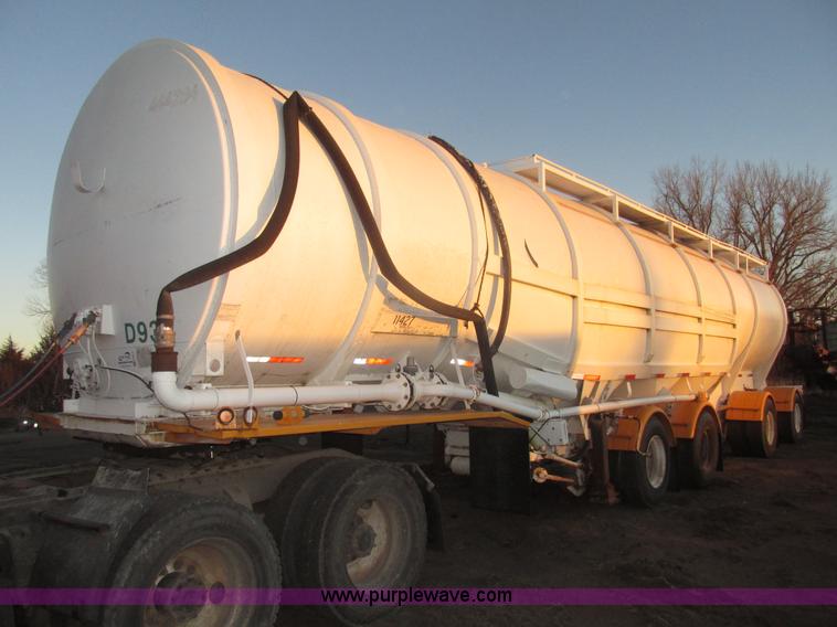 image for item G9810 1987 Bedord pneumatic quad bulk tanker trailer