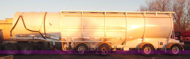 image for item G9810 1987 Bedord pneumatic quad bulk tanker trailer