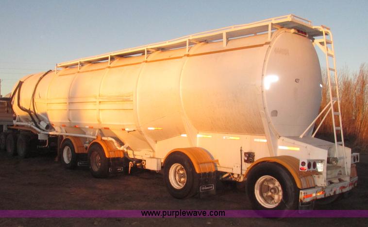 image for item G9810 1987 Bedord pneumatic quad bulk tanker trailer