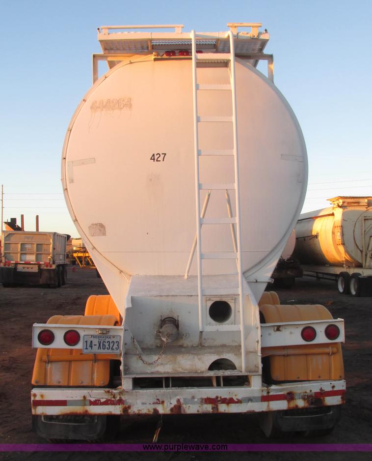 image for item G9810 1987 Bedord pneumatic quad bulk tanker trailer