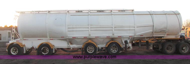 image for item G9810 1987 Bedord pneumatic quad bulk tanker trailer
