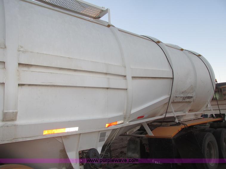 image for item G9810 1987 Bedord pneumatic quad bulk tanker trailer