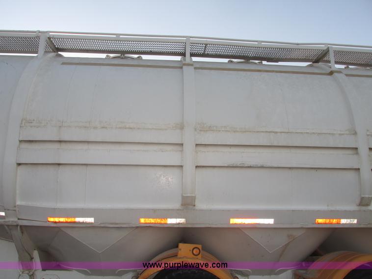 image for item G9810 1987 Bedord pneumatic quad bulk tanker trailer