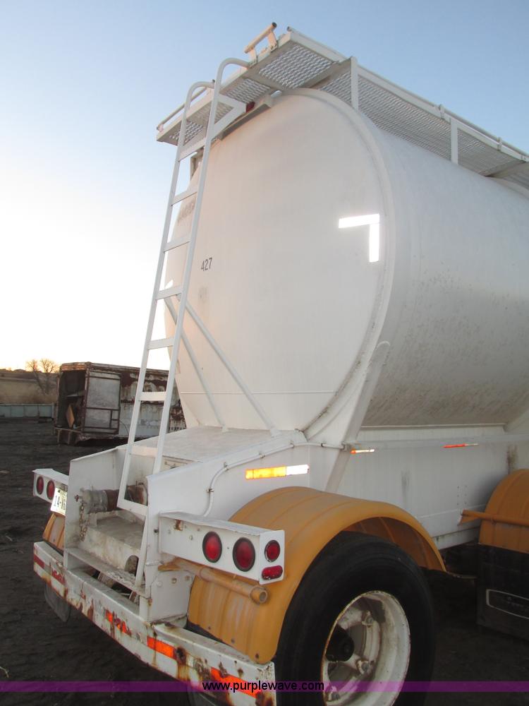 image for item G9810 1987 Bedord pneumatic quad bulk tanker trailer