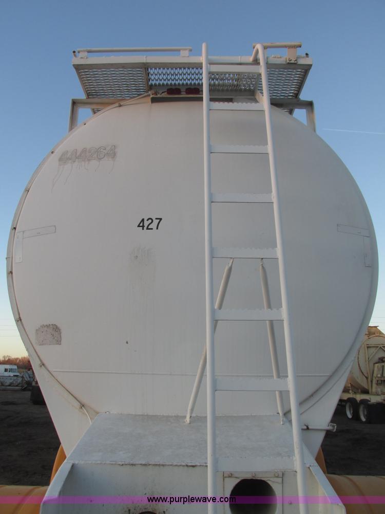 image for item G9810 1987 Bedord pneumatic quad bulk tanker trailer