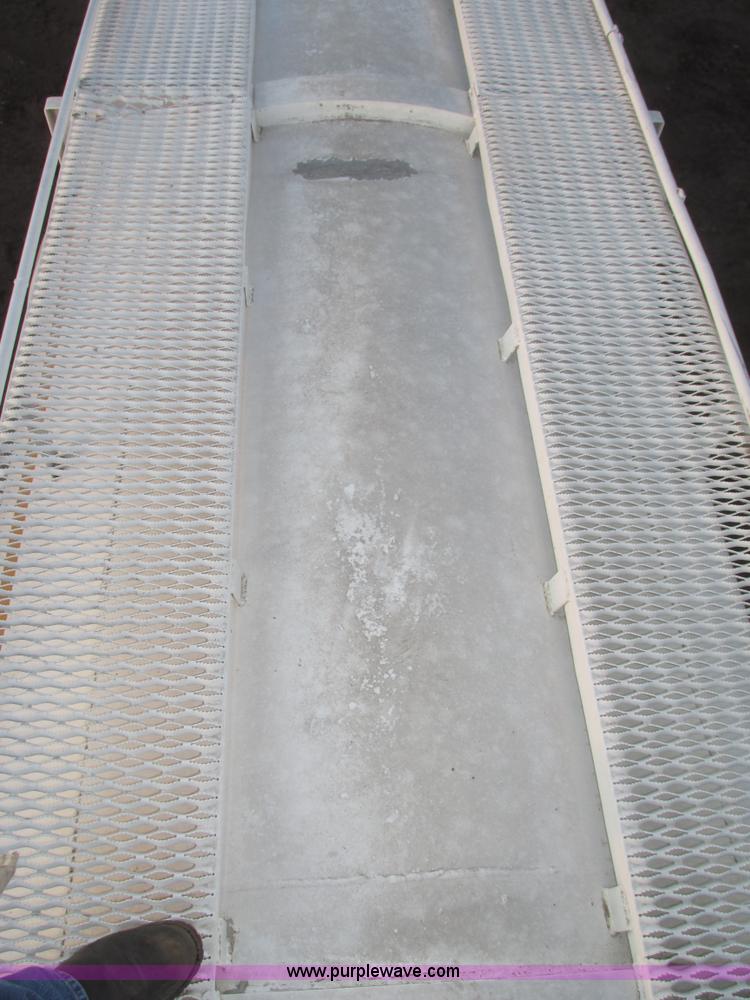 image for item G9810 1987 Bedord pneumatic quad bulk tanker trailer