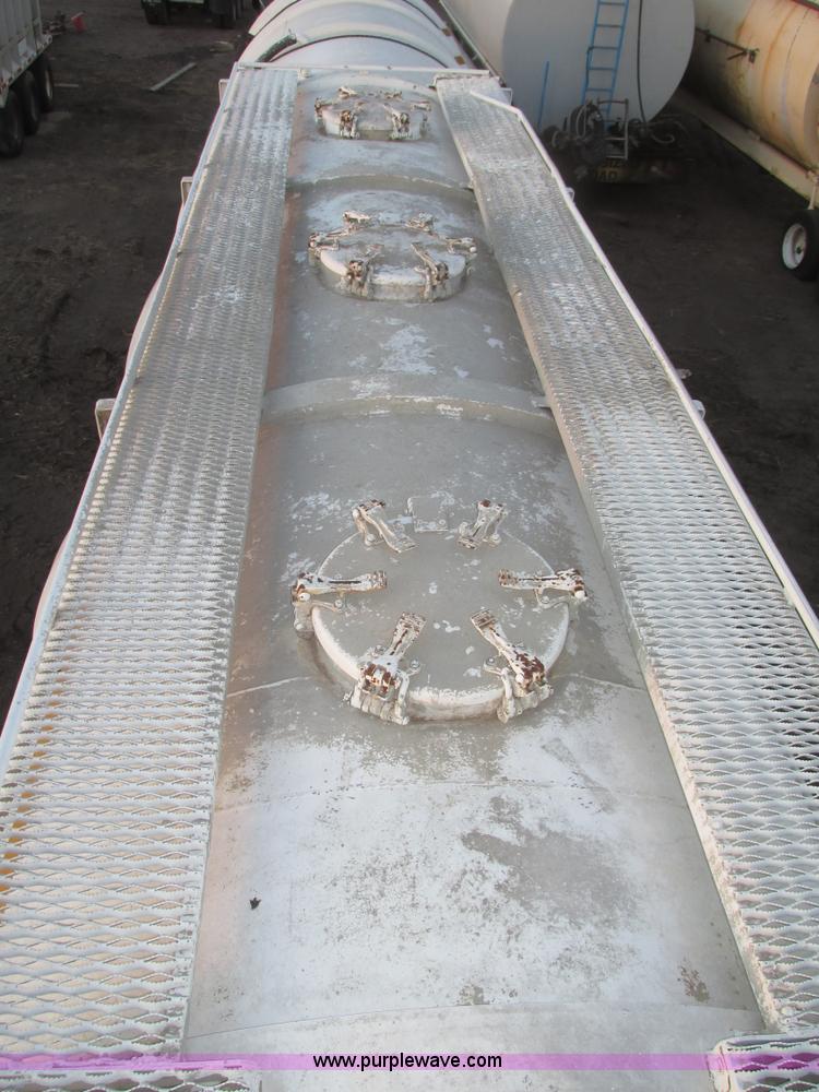 image for item G9810 1987 Bedord pneumatic quad bulk tanker trailer