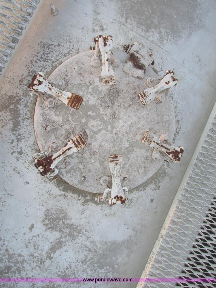 image for item G9810 1987 Bedord pneumatic quad bulk tanker trailer