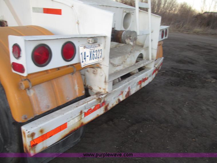 image for item G9810 1987 Bedord pneumatic quad bulk tanker trailer