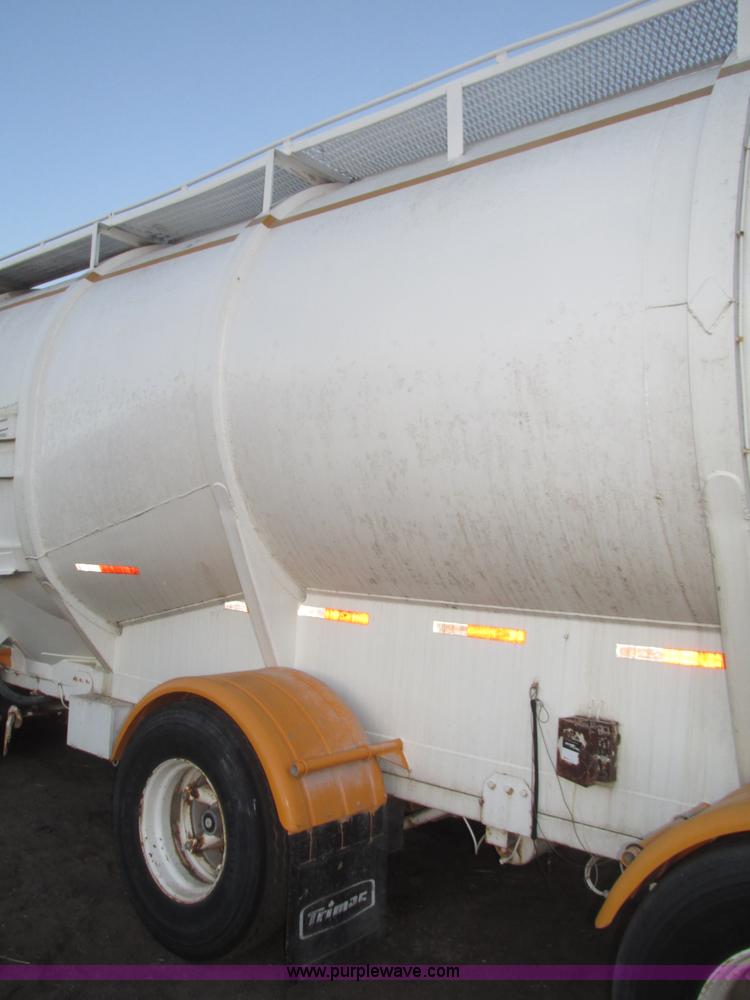 image for item G9810 1987 Bedord pneumatic quad bulk tanker trailer