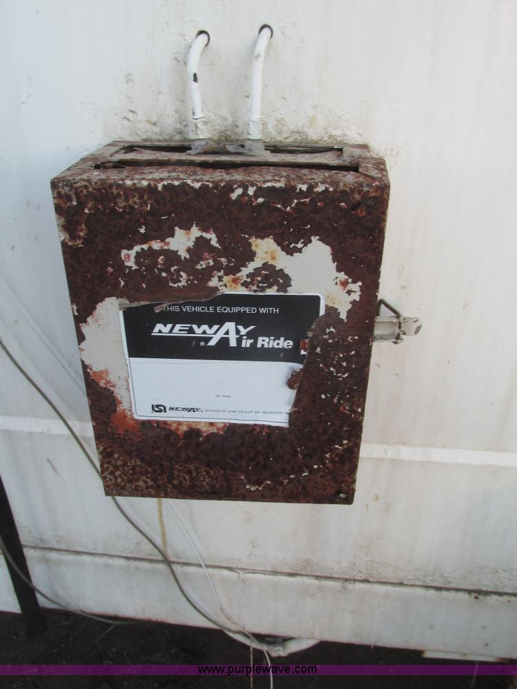 image for item G9810 1987 Bedord pneumatic quad bulk tanker trailer