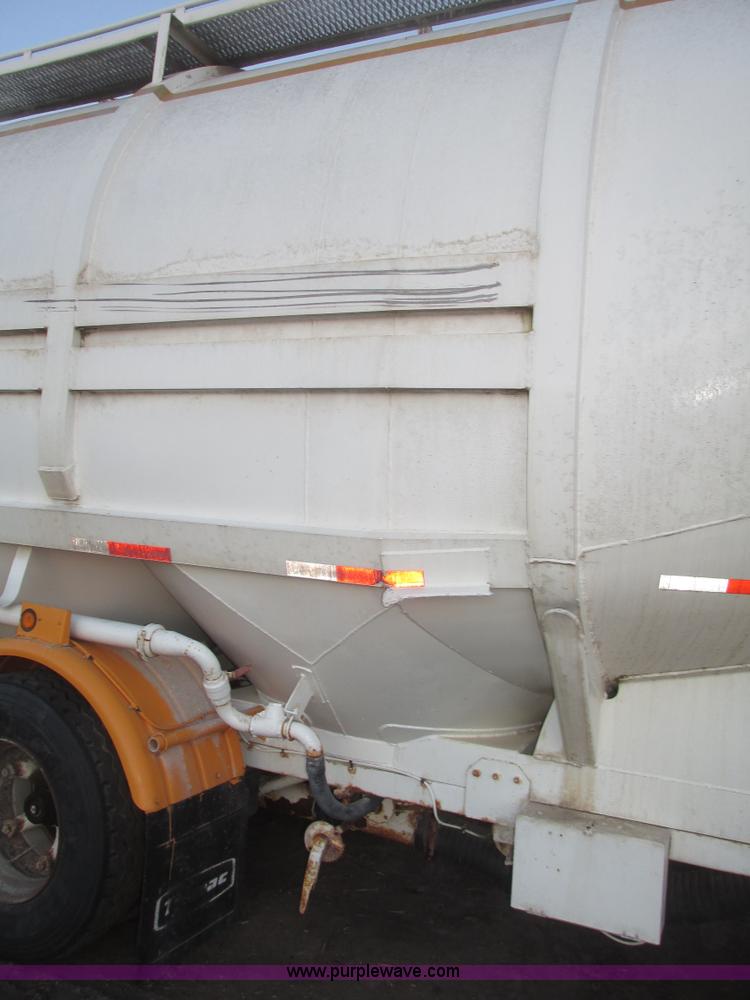 image for item G9810 1987 Bedord pneumatic quad bulk tanker trailer