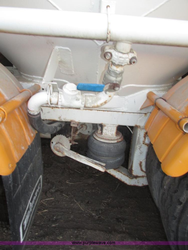 image for item G9810 1987 Bedord pneumatic quad bulk tanker trailer