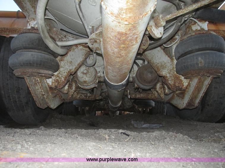 image for item G9810 1987 Bedord pneumatic quad bulk tanker trailer