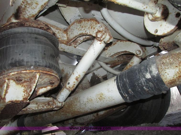 image for item G9810 1987 Bedord pneumatic quad bulk tanker trailer