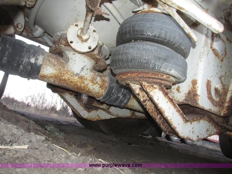 image for item G9810 1987 Bedord pneumatic quad bulk tanker trailer