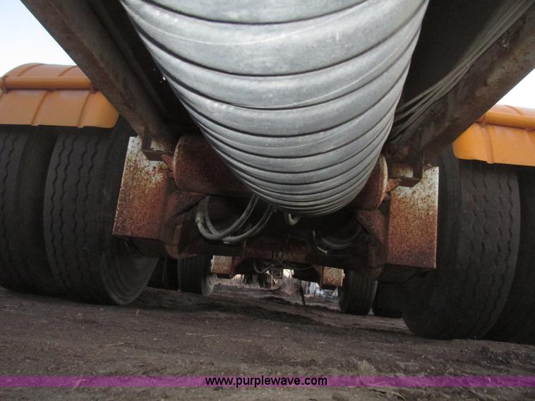 image for item G9810 1987 Bedord pneumatic quad bulk tanker trailer