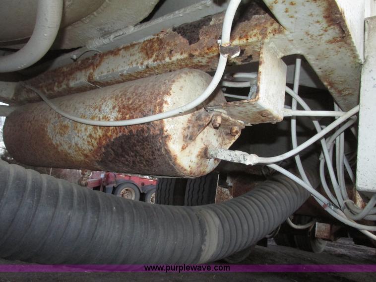 image for item G9810 1987 Bedord pneumatic quad bulk tanker trailer