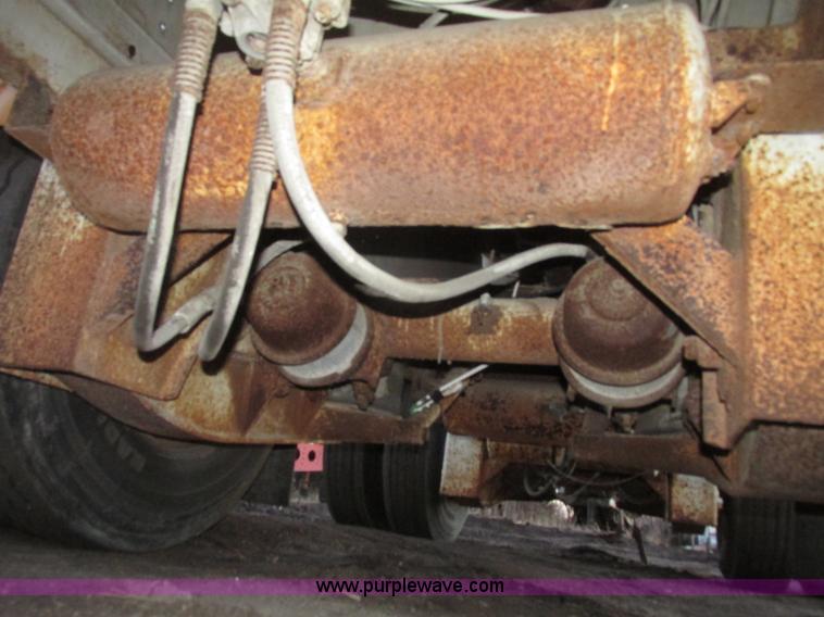 image for item G9810 1987 Bedord pneumatic quad bulk tanker trailer