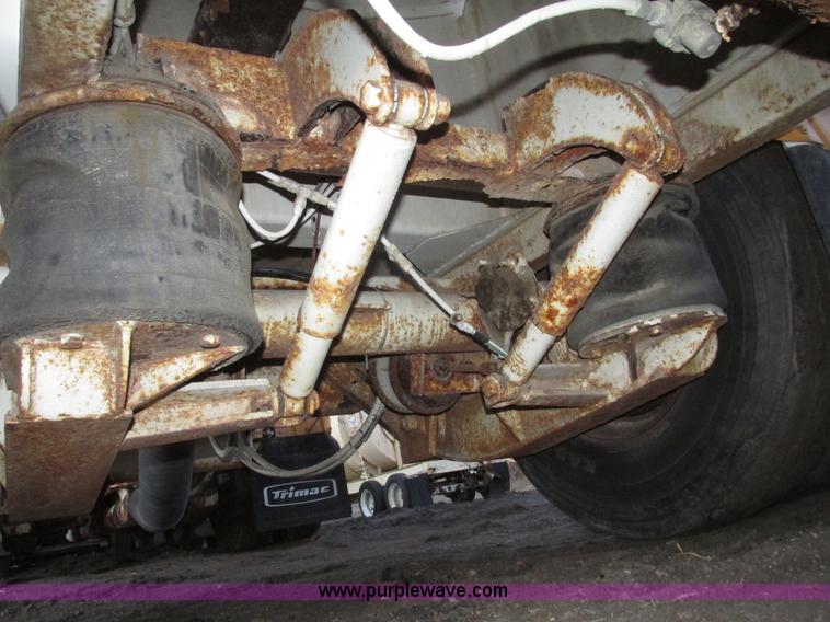 image for item G9810 1987 Bedord pneumatic quad bulk tanker trailer