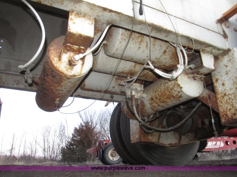 image for item G9810 1987 Bedord pneumatic quad bulk tanker trailer