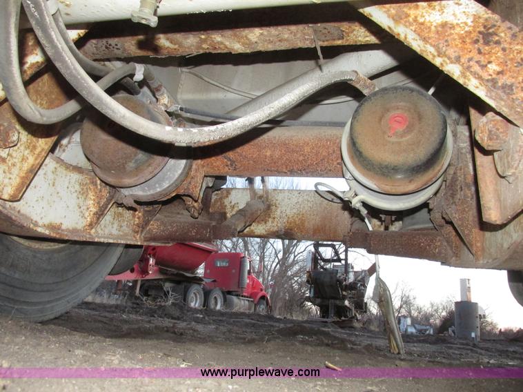 image for item G9810 1987 Bedord pneumatic quad bulk tanker trailer