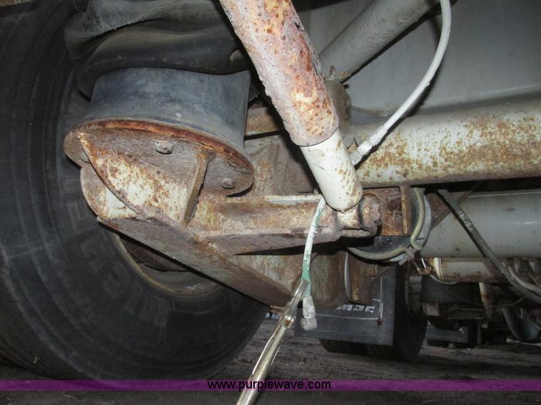 image for item G9810 1987 Bedord pneumatic quad bulk tanker trailer