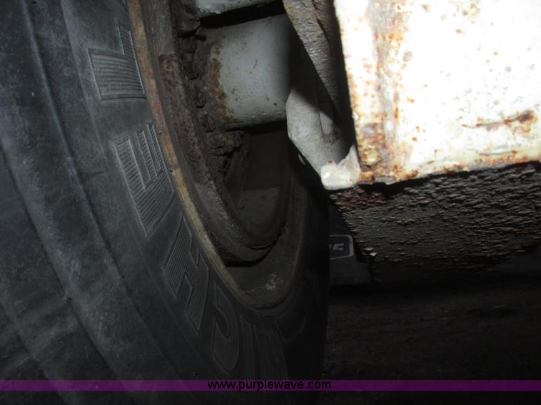 image for item G9810 1987 Bedord pneumatic quad bulk tanker trailer