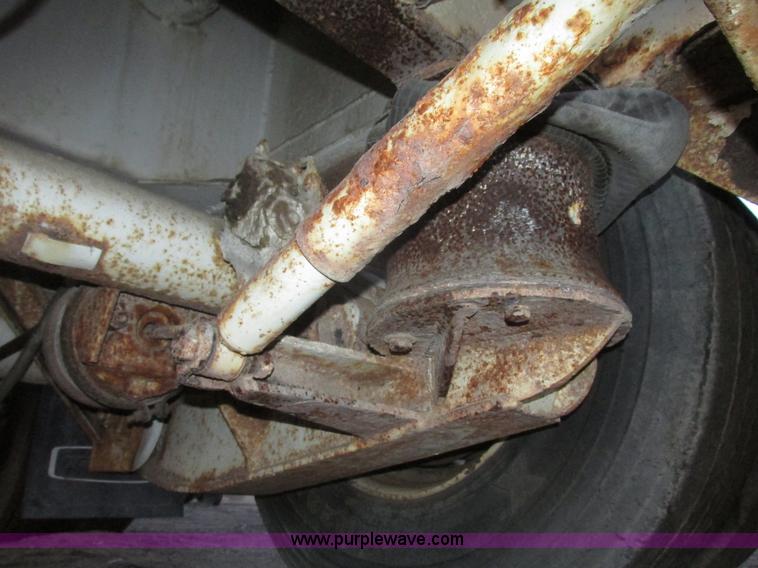 image for item G9810 1987 Bedord pneumatic quad bulk tanker trailer