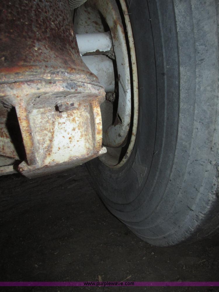 image for item G9810 1987 Bedord pneumatic quad bulk tanker trailer