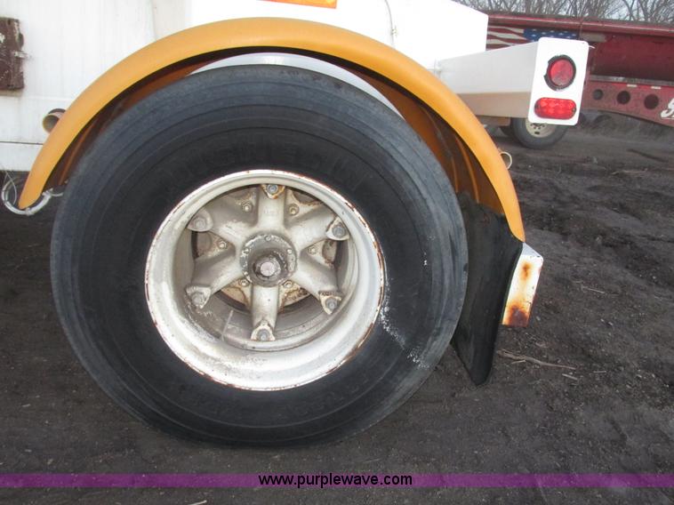 image for item G9810 1987 Bedord pneumatic quad bulk tanker trailer