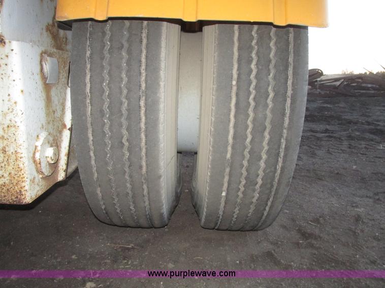 image for item G9810 1987 Bedord pneumatic quad bulk tanker trailer