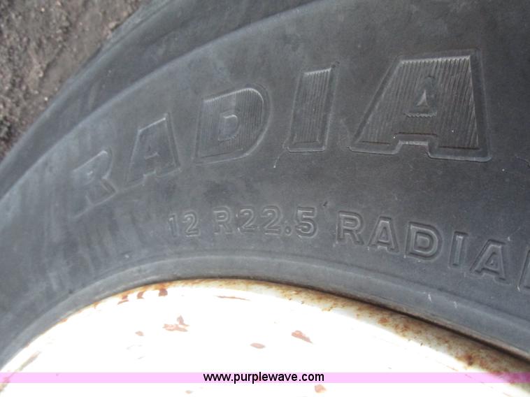 image for item G9810 1987 Bedord pneumatic quad bulk tanker trailer