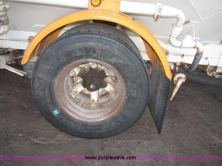 image for item G9810 1987 Bedord pneumatic quad bulk tanker trailer