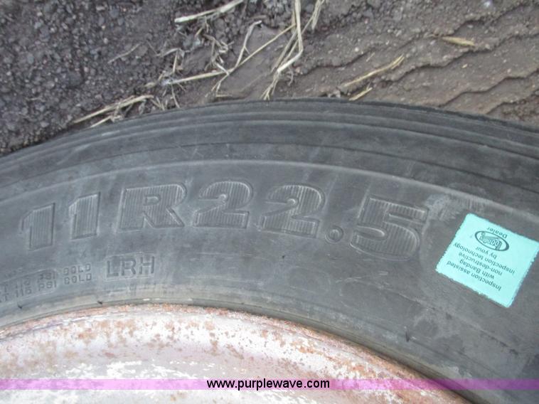 image for item G9810 1987 Bedord pneumatic quad bulk tanker trailer