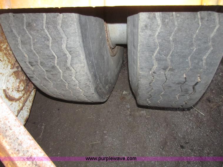 image for item G9810 1987 Bedord pneumatic quad bulk tanker trailer