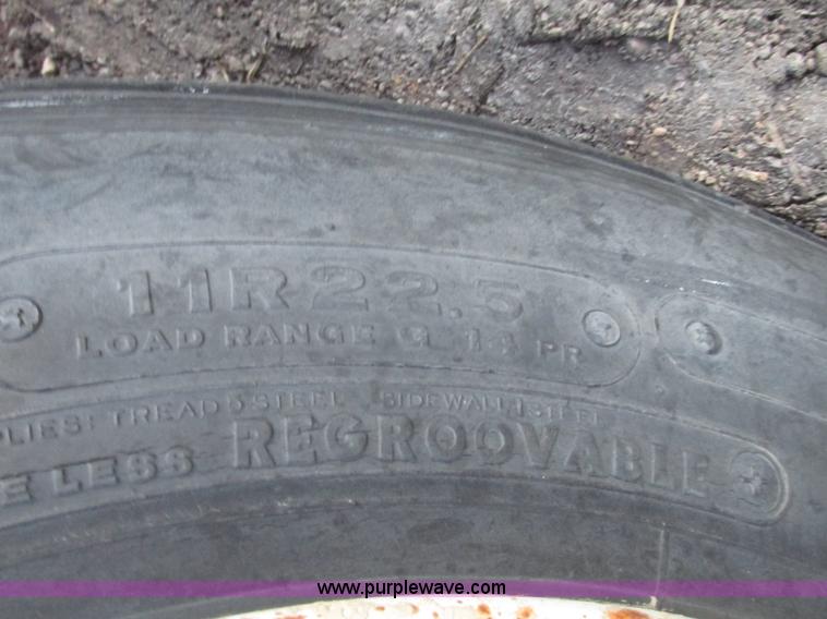 image for item G9810 1987 Bedord pneumatic quad bulk tanker trailer