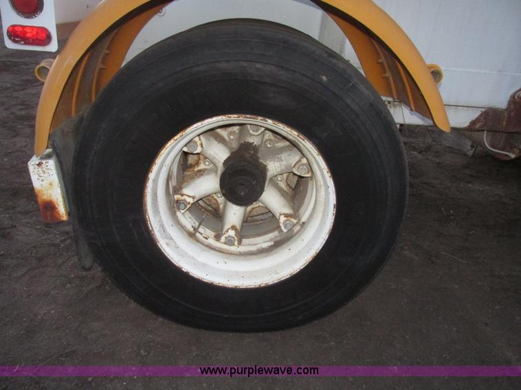 image for item G9810 1987 Bedord pneumatic quad bulk tanker trailer