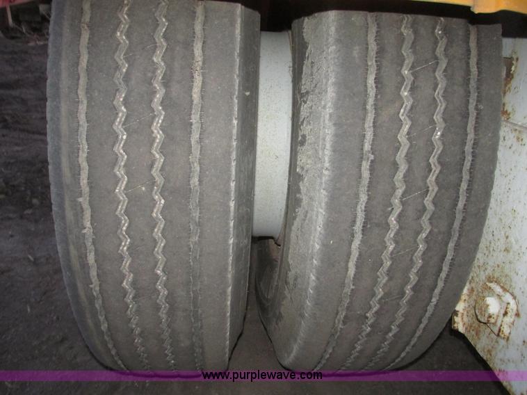 image for item G9810 1987 Bedord pneumatic quad bulk tanker trailer