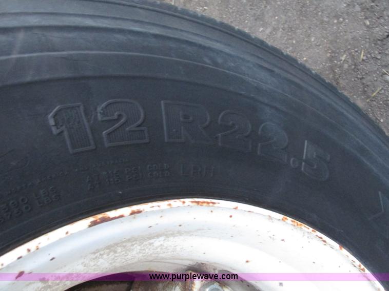 image for item G9810 1987 Bedord pneumatic quad bulk tanker trailer