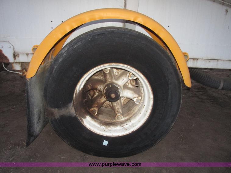 image for item G9810 1987 Bedord pneumatic quad bulk tanker trailer