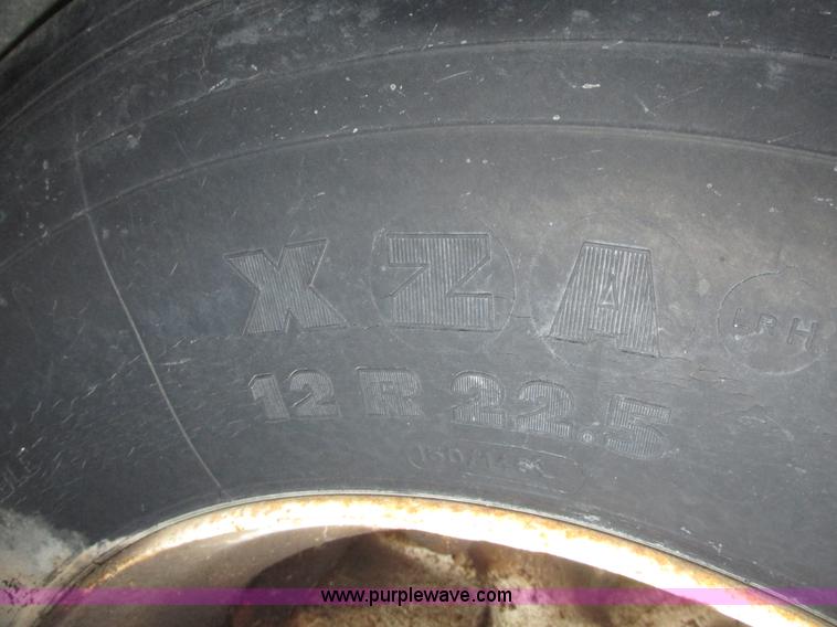 image for item G9810 1987 Bedord pneumatic quad bulk tanker trailer