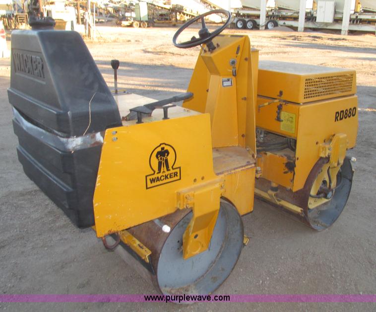 image for item G9816 1991 Wacker RD880 articulated double drum roller