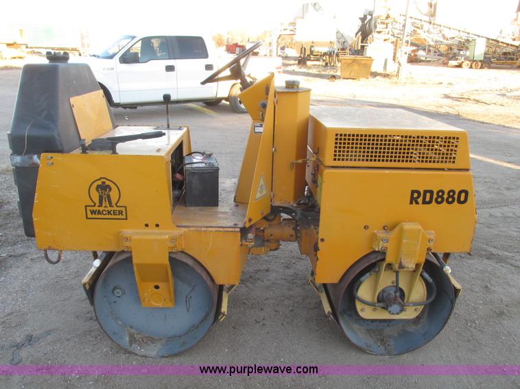 image for item G9816 1991 Wacker RD880 articulated double drum roller