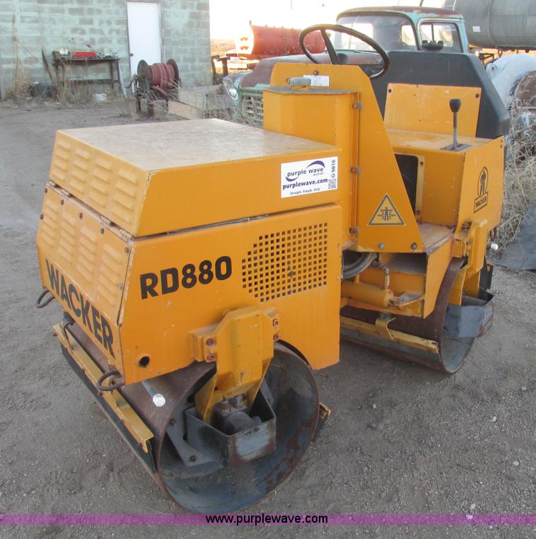 image for item G9816 1991 Wacker RD880 articulated double drum roller